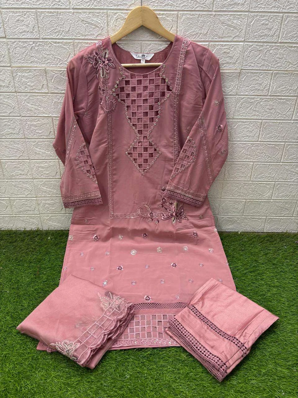 Laxuria Trendz D No 1554