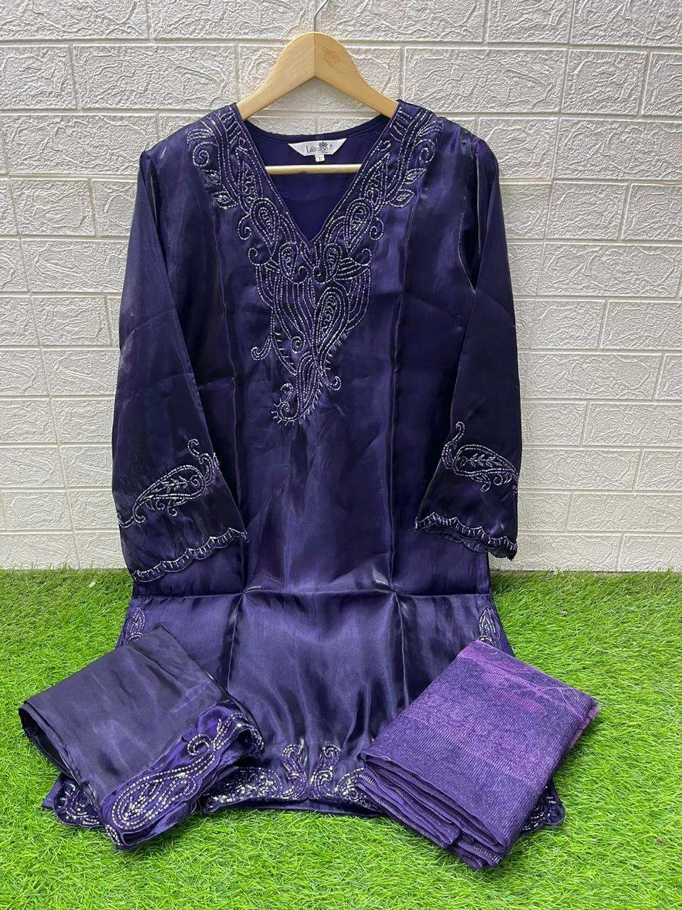 Laxuria Trendz D No 1589