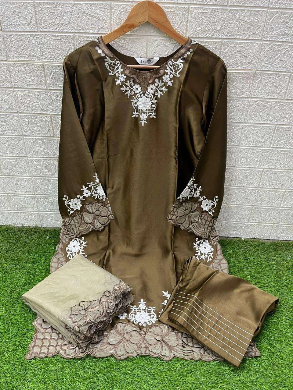 Laxuria Trendz D No 1599