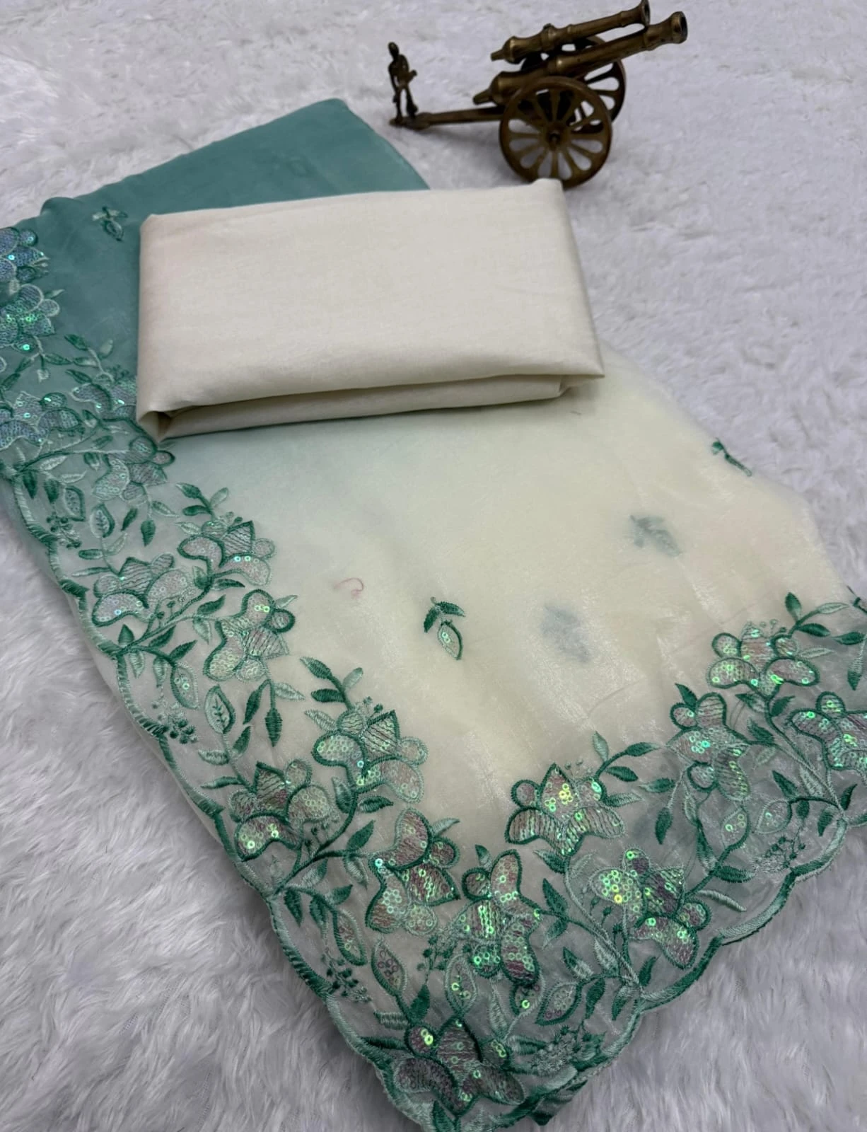 Vt 816 T Premium Crunchy Padding Embroidered Saree Collection