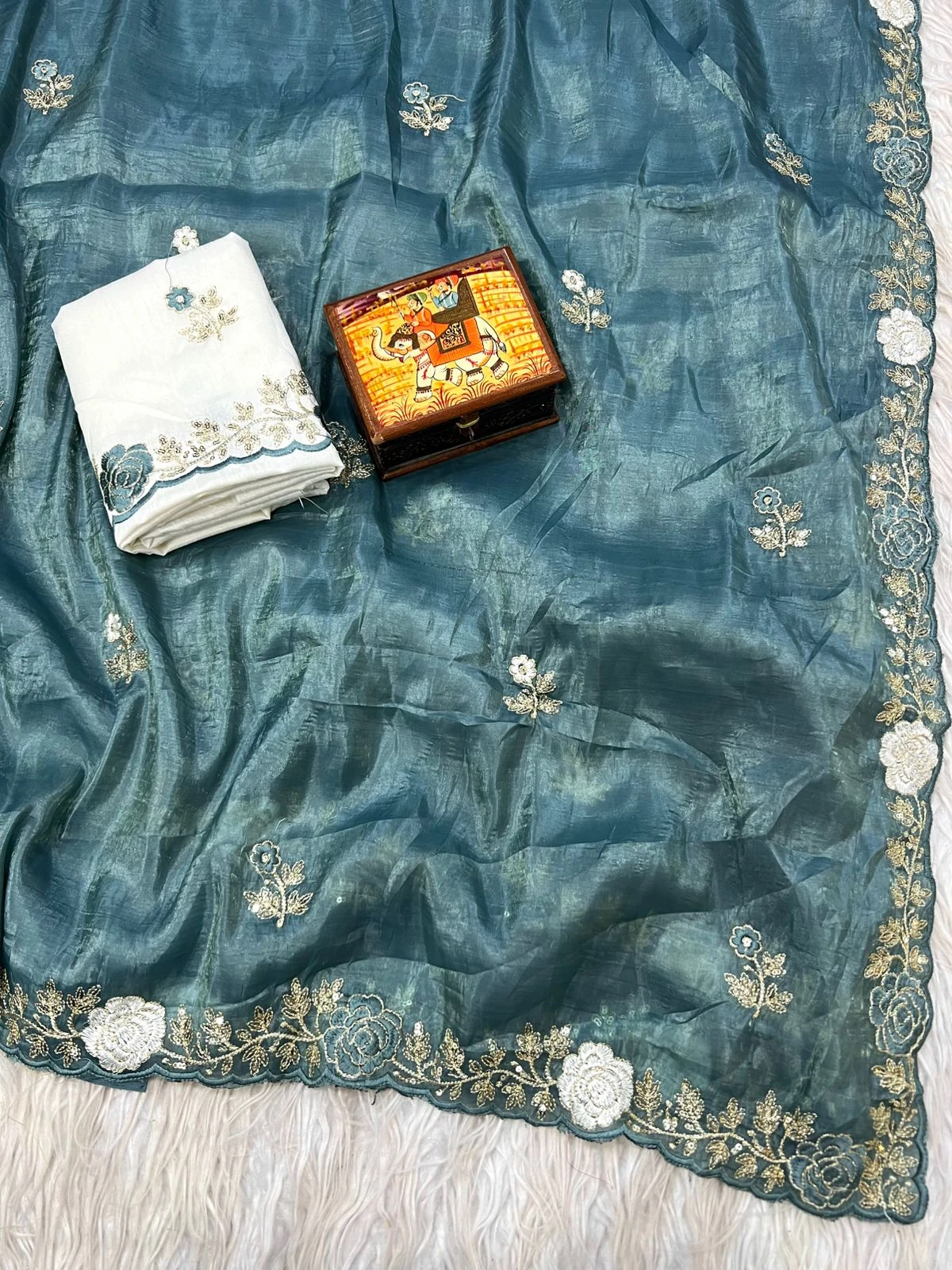 Vt 811 T Gold Crush Embroidery with Multi Threaded Designer Saree Collection